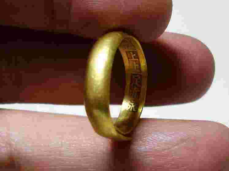 一个金戒指大概多少钱,金戒指最便宜多少钱-第1张图片-翡翠网 一个金戒指大概多少钱,金戒指最便宜多少钱-第1张图片-翡翠网