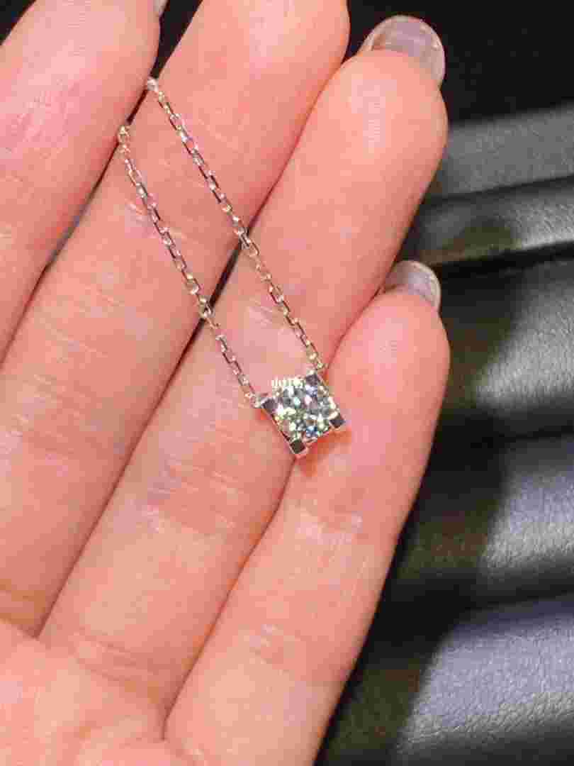 卡地亚泡泡钻石项链黄金还是白金卡地亚泡泡钻石项链-第2张图片-翡翠网