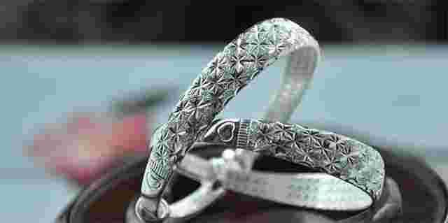 999银回收多少钱一克,ag999银回收多少钱一克-第1张图片-翡翠网 999银回收多少钱一克,ag999银回收多少钱一克-第1张图片-翡翠网