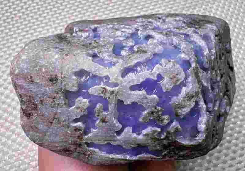 翡翠原石哪里找翡翠原石怎么识别真假的方法-第1张图片-翡翠网