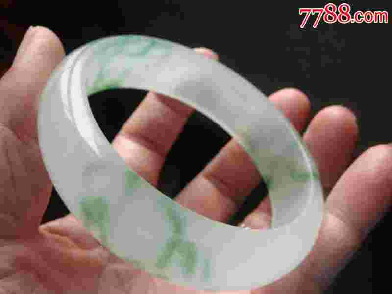 6克的翡翠a货值多少钱,6克翡翠手镯一般多重-第1张图片-翡翠网 6克的翡翠a货值多少钱,6克翡翠手镯一般多重-第1张图片-翡翠网