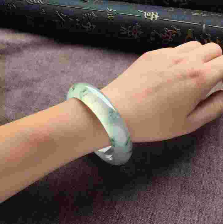 6克的翡翠a货值多少钱,6克翡翠手镯一般多重-第2张图片-翡翠网 6克的翡翠a货值多少钱,6克翡翠手镯一般多重-第2张图片-翡翠网