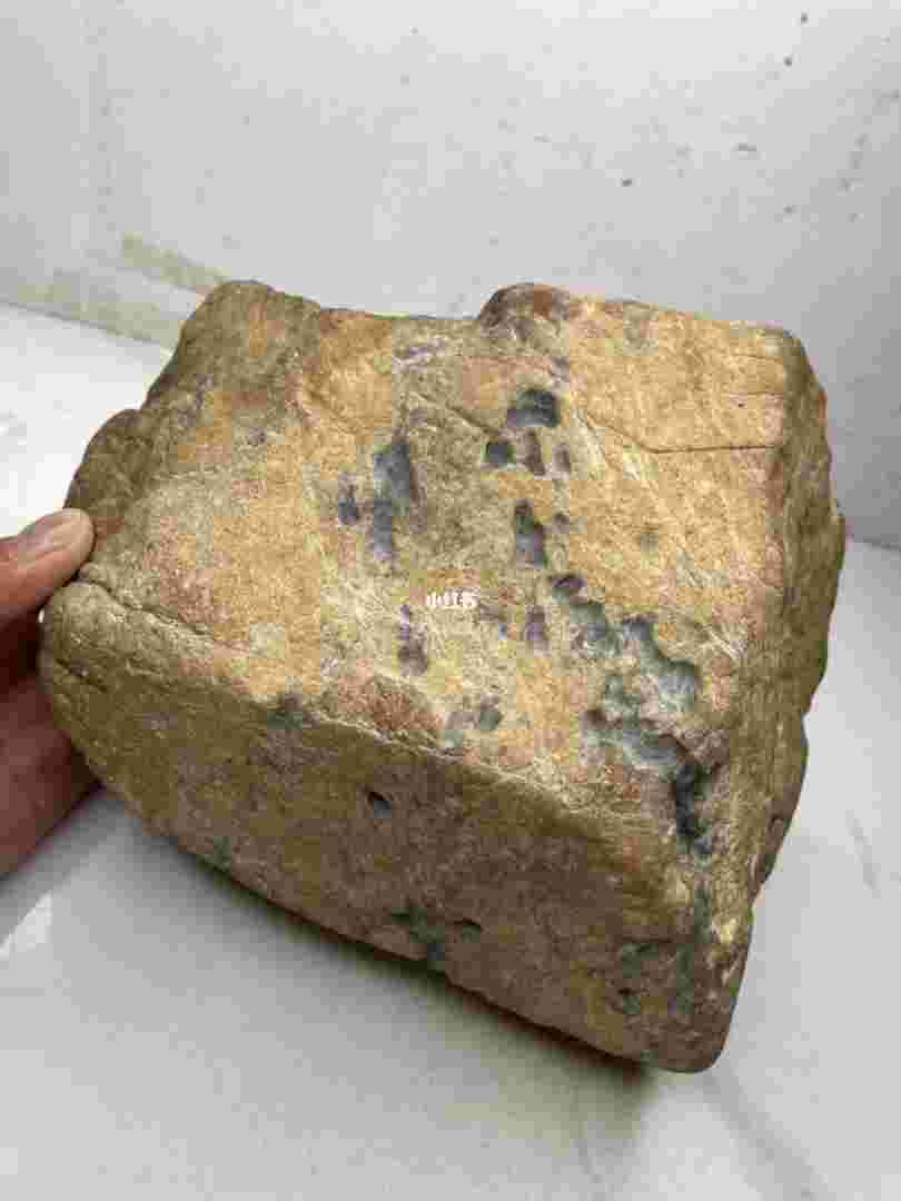 翡翠原石水头知识详解翡翠原石怎么看水头好不好-第1张图片-翡翠网