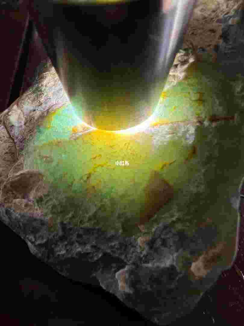 翡翠原石水头知识详解翡翠原石怎么看水头好不好-第2张图片-翡翠网