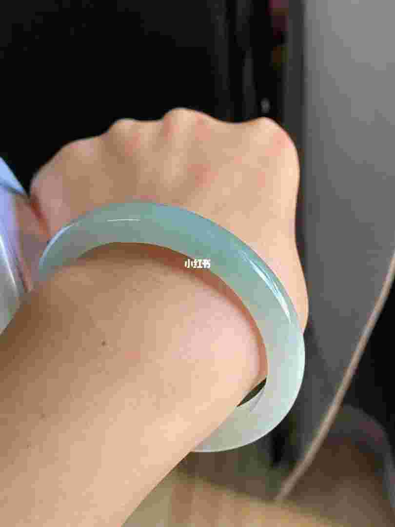 如何看翡翠手镯是不是a货,有没有染色注胶怎么看翡翠手镯注色-第2张图片-翡翠网 如何看翡翠手镯是不是a货,有没有染色注胶怎么看翡翠手镯注色-第2张图片-翡翠网