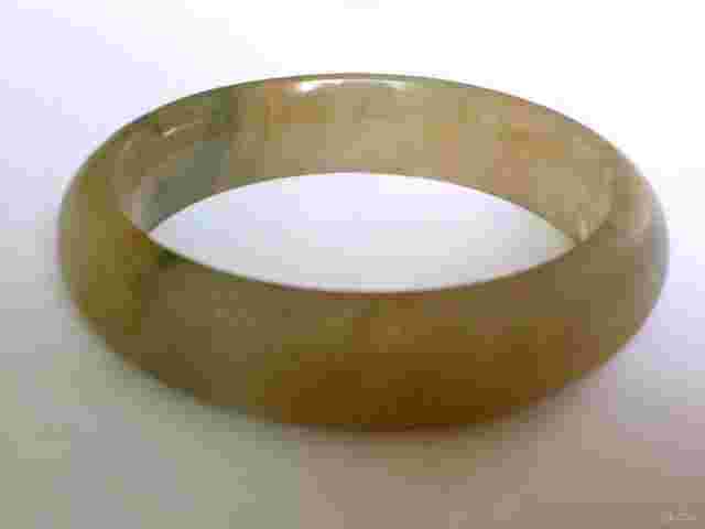 翡翠手镯带美女
由浅到深,翡翠手镯带美女
由浅到深的好吗-第1张图片-翡翠网