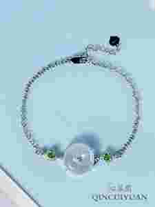 银手镯翡翠手链都戴哪个手,银手镯翡翠手链都戴哪个手上-第1张图片-翡翠网