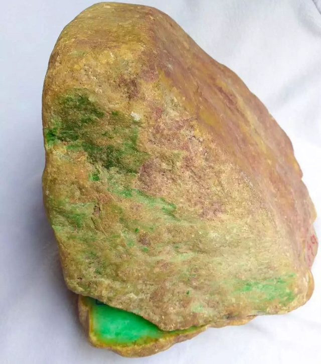 翡翠原石交易平台翡翠怎么识别真假的方法-第2张图片-翡翠网 翡翠原石交易平台翡翠怎么识别真假的方法-第2张图片-翡翠网