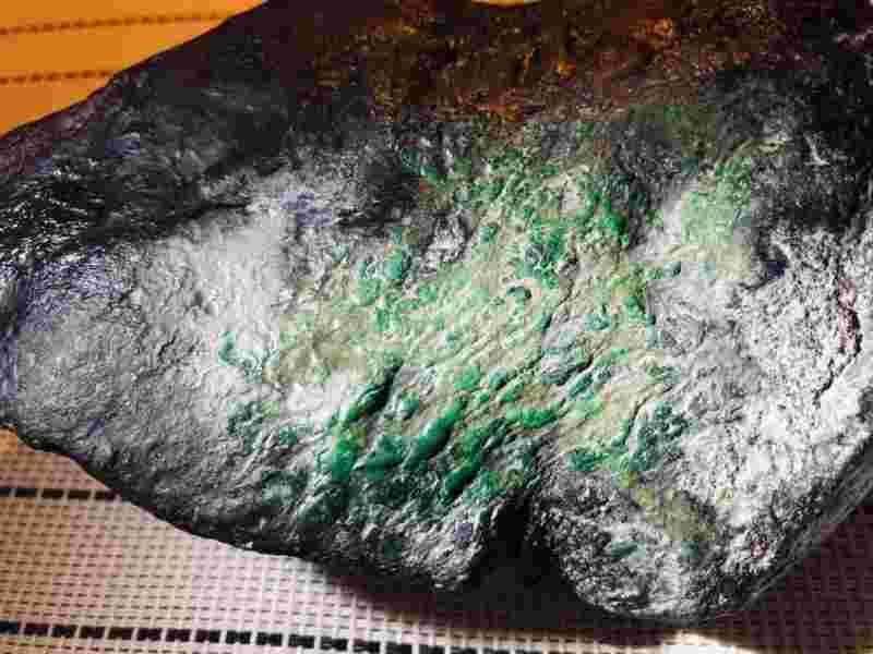 天然翡翠原石价格天然翡翠原石价格及图片-第1张图片-翡翠网 天然翡翠原石价格天然翡翠原石价格及图片-第1张图片-翡翠网