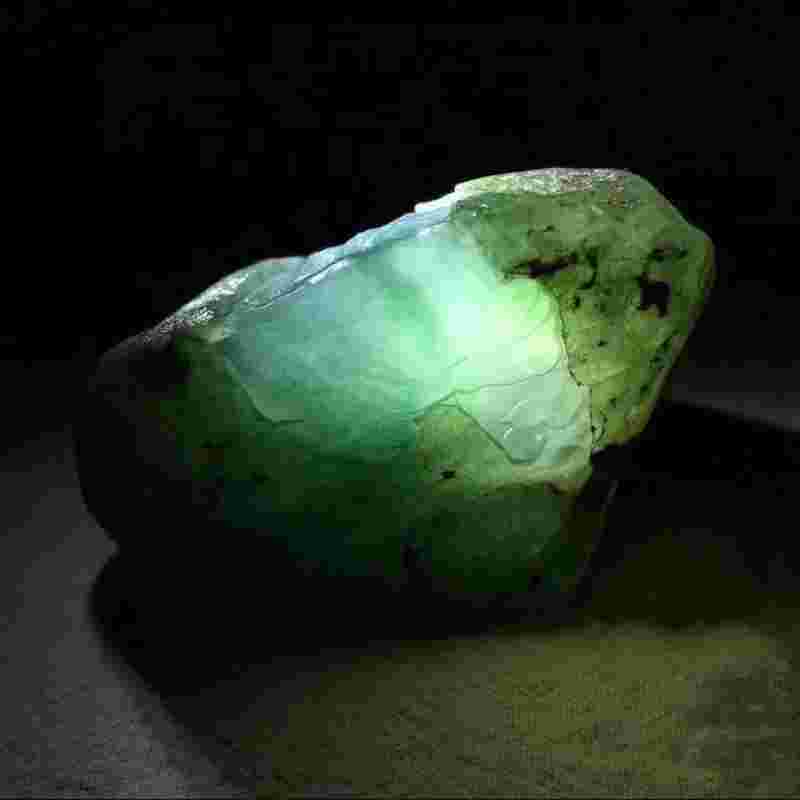 翡翠原石去哪里鉴定,翡翠原石鉴定费一般要多少钱-第1张图片-翡翠网