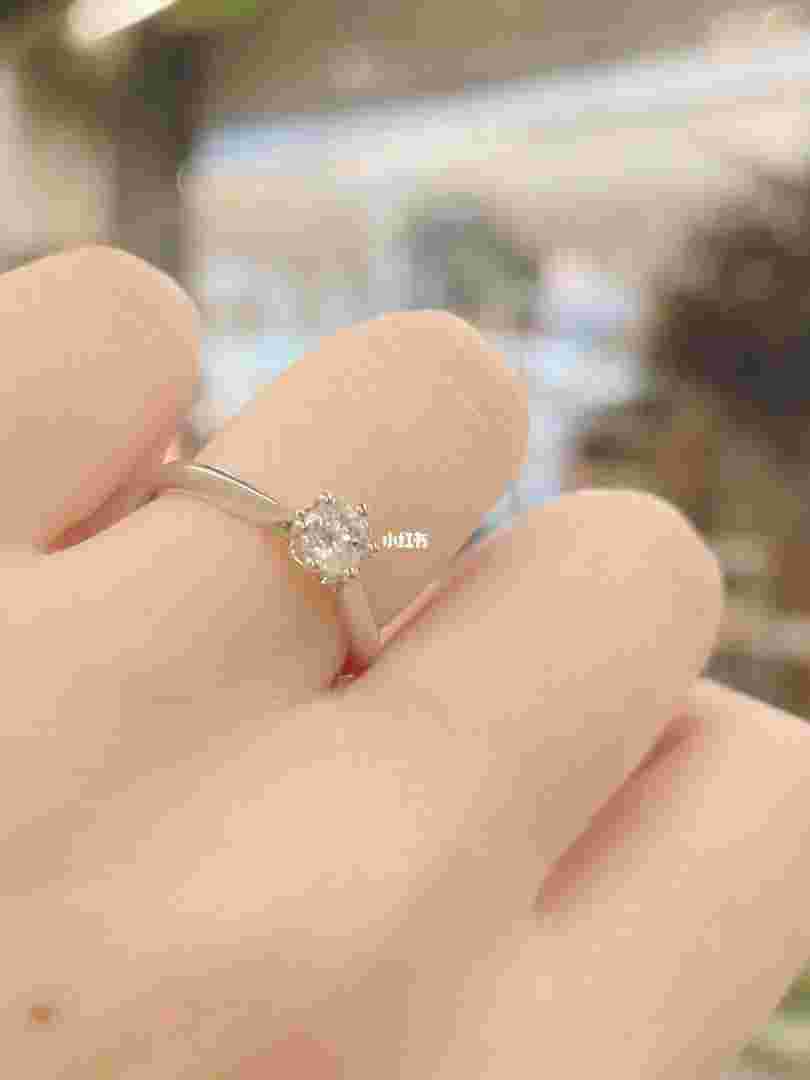 定制钻戒是不是得自己买钻石呢,定制钻戒是不是得自己买钻石-第1张图片-翡翠网 定制钻戒是不是得自己买钻石呢,定制钻戒是不是得自己买钻石-第1张图片-翡翠网