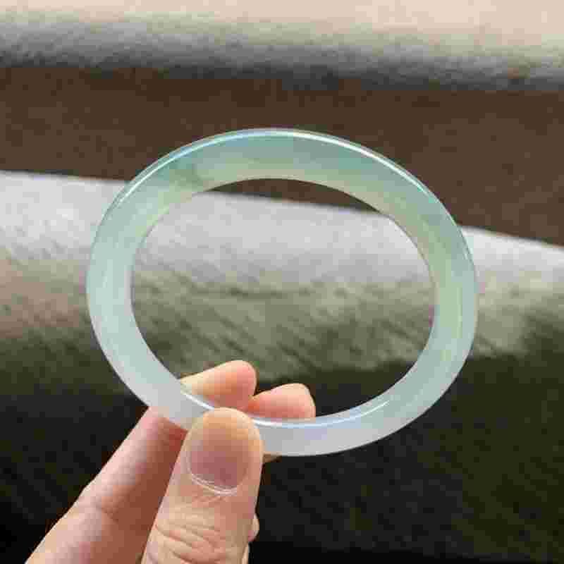 缅甸翡翠手镯现场直播是真的吗一手缅甸翡翠手镯直播-第1张图片-翡翠网