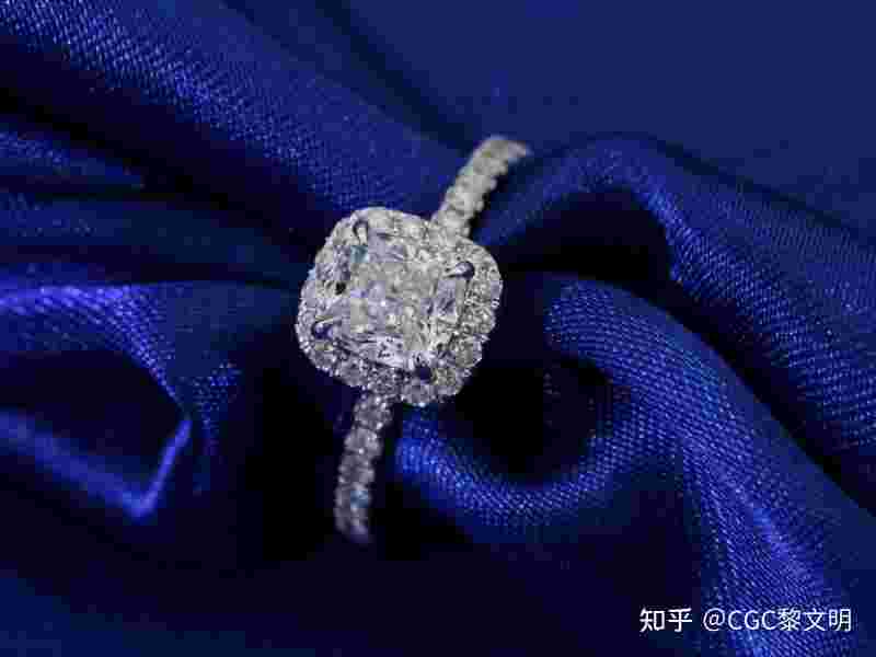 一克拉多少钱南非钻石一克拉多少钱-第1张图片-翡翠网