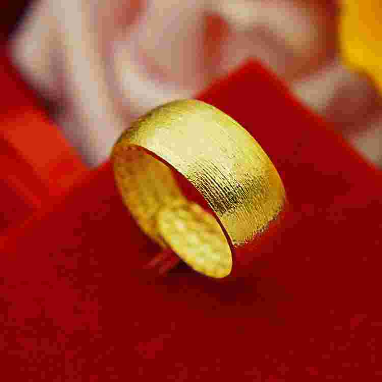 黄金戒指流行款式男士戴黄金戒指流行款式男士-第1张图片-翡翠网