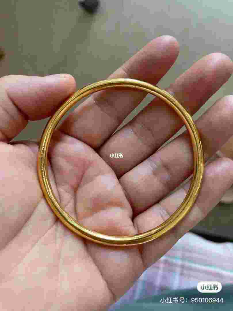 手镯30克买实心好还是厚壁好实心金手镯一般多少克不变形-第1张图片-翡翠网 手镯30克买实心好还是厚壁好实心金手镯一般多少克不变形-第1张图片-翡翠网