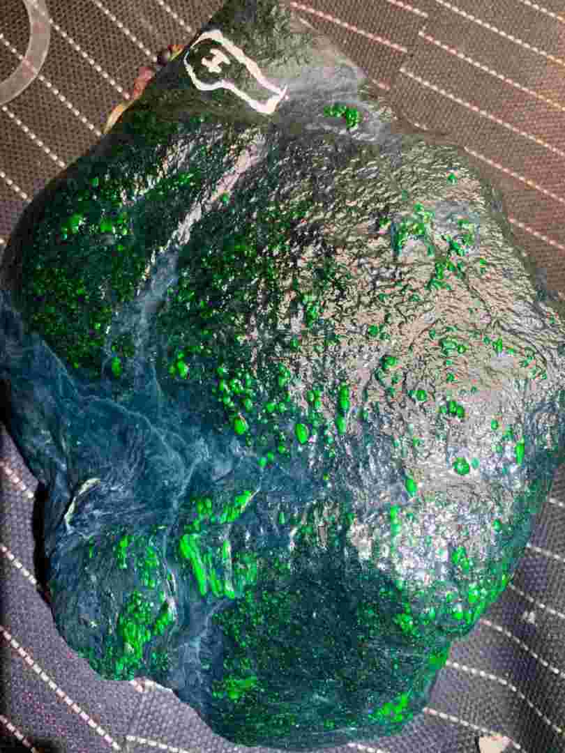 翡翠原石价格多少一克,翡翠原石价格多少一克呢-第1张图片-翡翠网 翡翠原石价格多少一克,翡翠原石价格多少一克呢-第1张图片-翡翠网