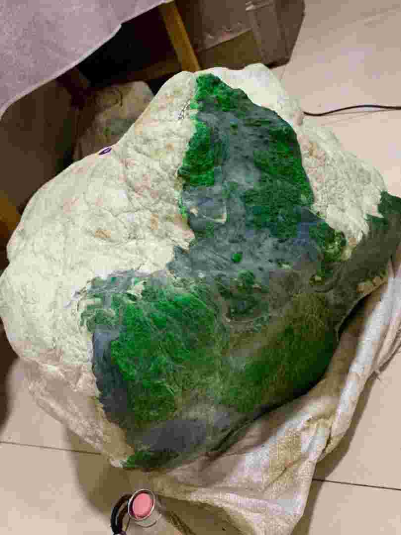 翡翠原石价格多少一克,翡翠原石价格多少一克呢-第2张图片-翡翠网 翡翠原石价格多少一克,翡翠原石价格多少一克呢-第2张图片-翡翠网