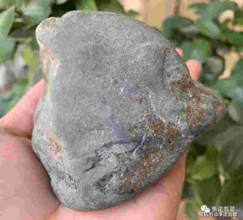 翡翠原石能卖多少钱,翡翠原石能卖多少钱一个-第2张图片-翡翠网 翡翠原石能卖多少钱,翡翠原石能卖多少钱一个-第2张图片-翡翠网