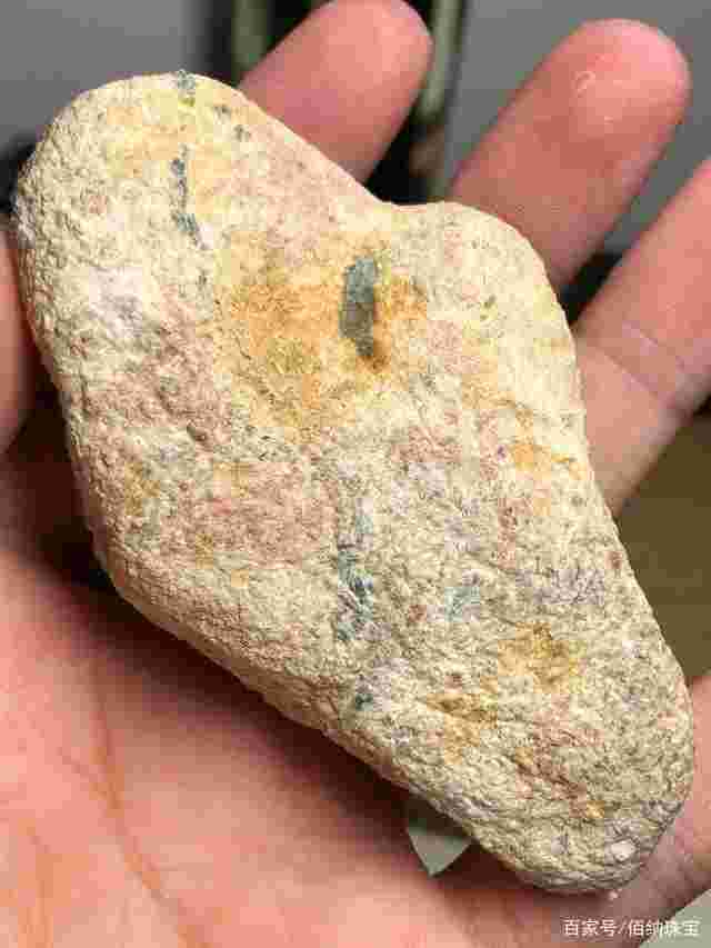 翡翠原石能卖多少钱,翡翠原石能卖多少钱一个-第1张图片-翡翠网 翡翠原石能卖多少钱,翡翠原石能卖多少钱一个-第1张图片-翡翠网