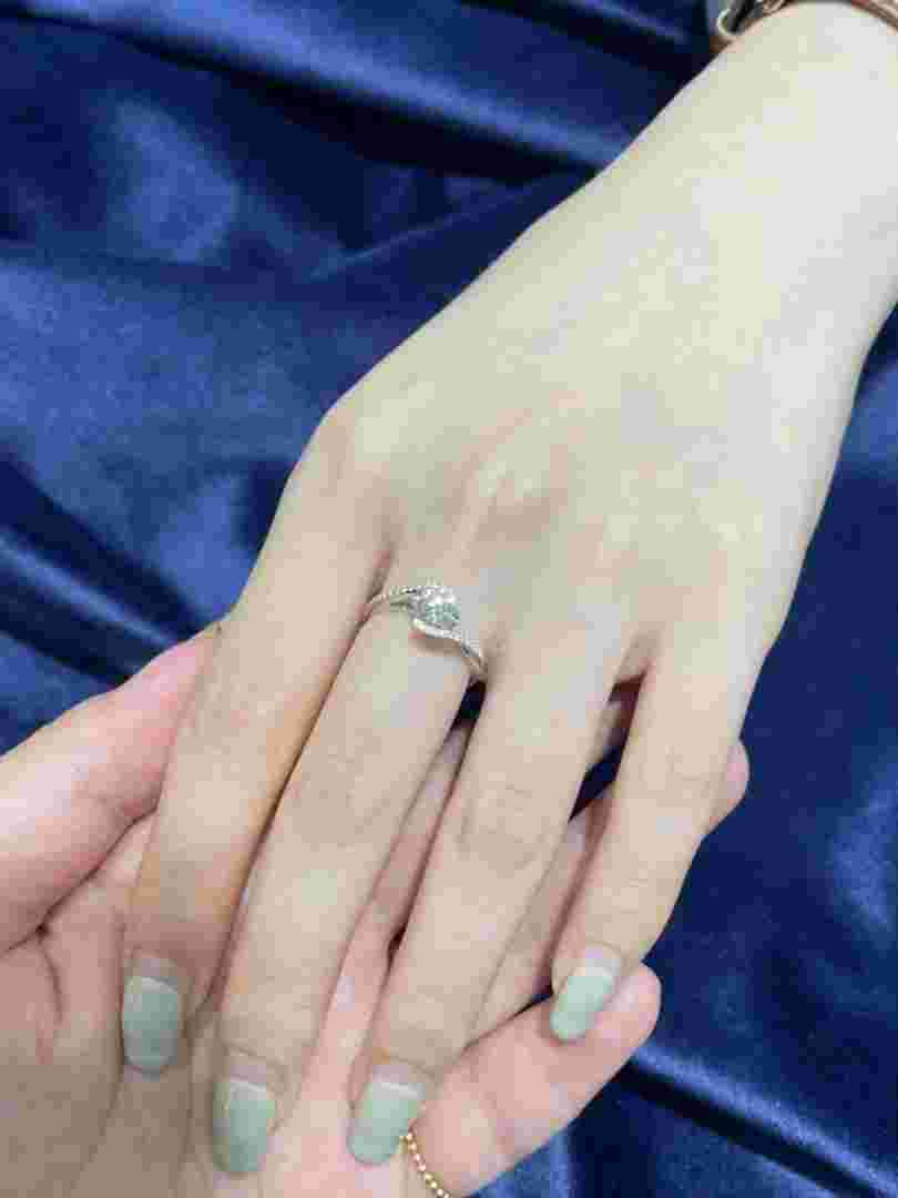 普通家庭买一万五的钻戒贵吗多少钱,普通家庭买一万五的钻戒贵吗-第2张图片-翡翠网