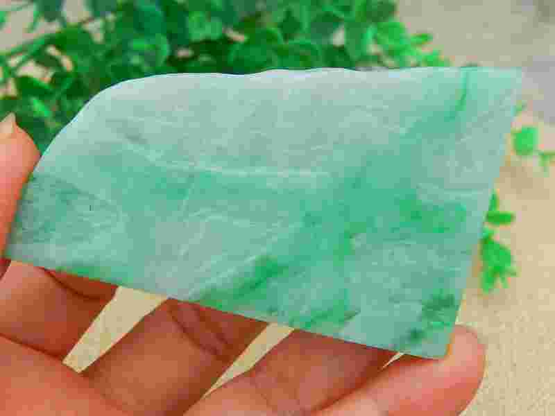 翡翠冰种和冰种飘花哪个好,冰种飘花翡翠原石价格-第2张图片-翡翠网