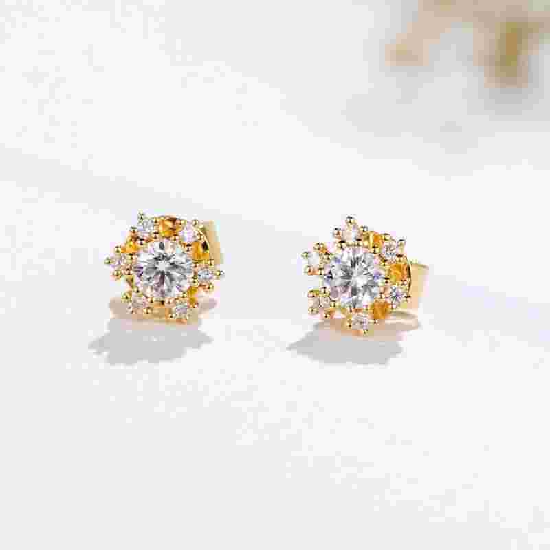 钻石耳钉10分的有必要买吗,10分的钻石耳钉小不小-第2张图片-翡翠网 钻石耳钉10分的有必要买吗,10分的钻石耳钉小不小-第2张图片-翡翠网