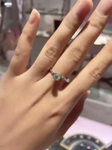 周大福钻戒款式图片周大福钻戒款式图片及价格-第1张图片-翡翠网 周大福钻戒款式图片周大福钻戒款式图片及价格-第1张图片-翡翠网