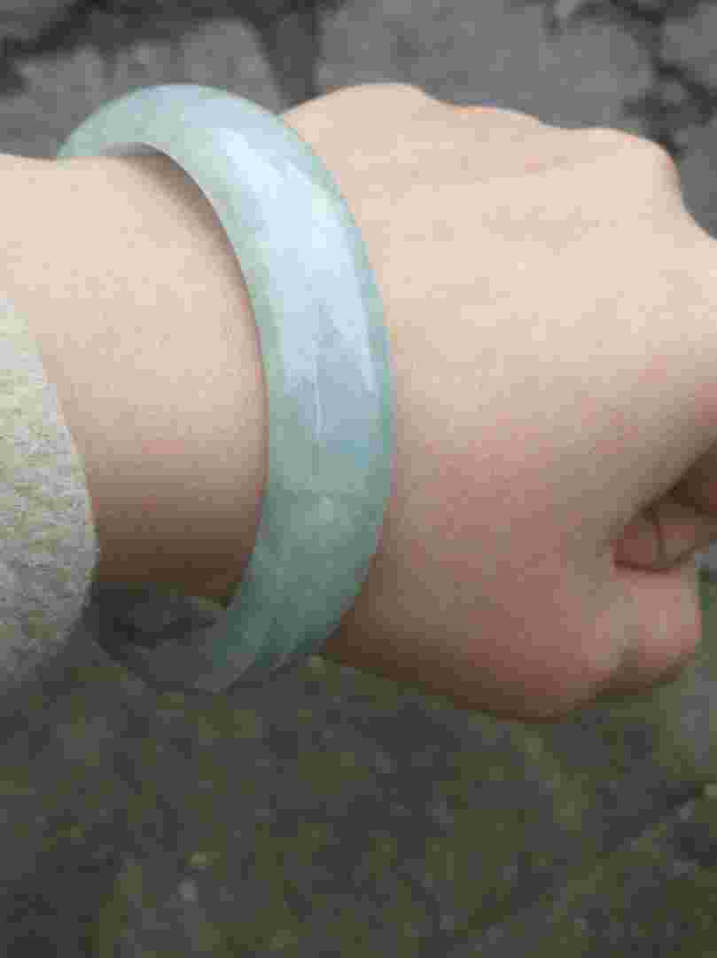 金翡翠手镯价格表大全金翡翠手镯价格表-第1张图片-翡翠网