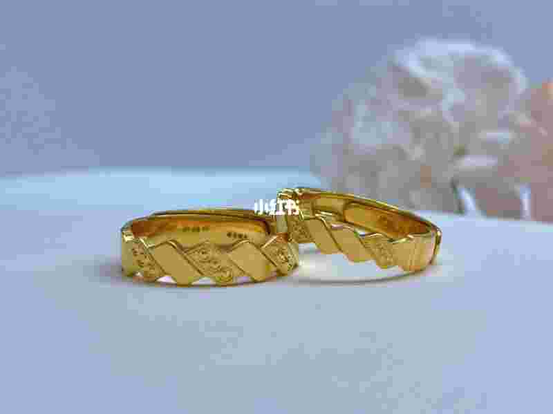 黄金对戒寓意和感情的话术,黄金对戒一般在多少钱-第1张图片-翡翠网