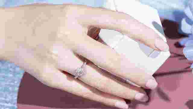 求婚钻戒哪家好求婚钻戒一般多少钱-第2张图片-翡翠网