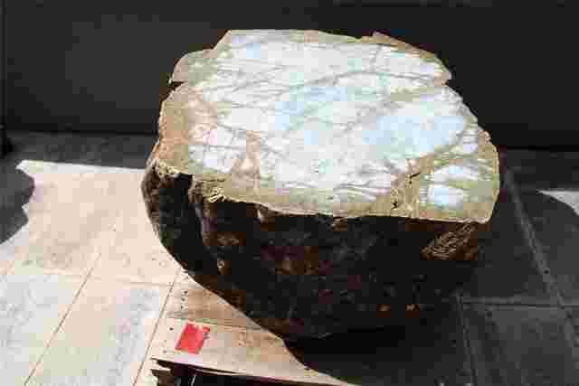 昆明翡翠原石市场在哪里,昆明的翡翠市场-第1张图片-翡翠网 昆明翡翠原石市场在哪里,昆明的翡翠市场-第1张图片-翡翠网