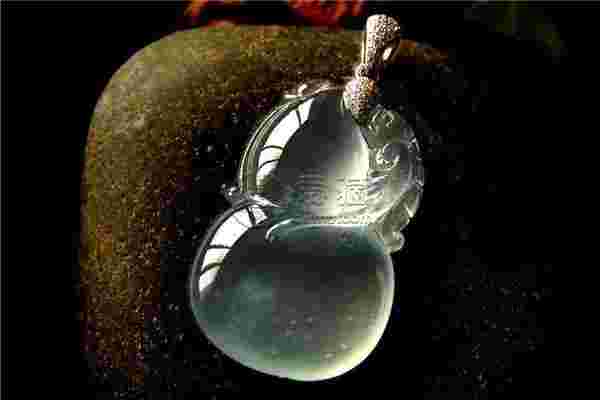 玉和翡翠有什么区别哪个价值大一点玉和翡翠有什么区别-第1张图片-翡翠网 玉和翡翠有什么区别哪个价值大一点玉和翡翠有什么区别-第1张图片-翡翠网