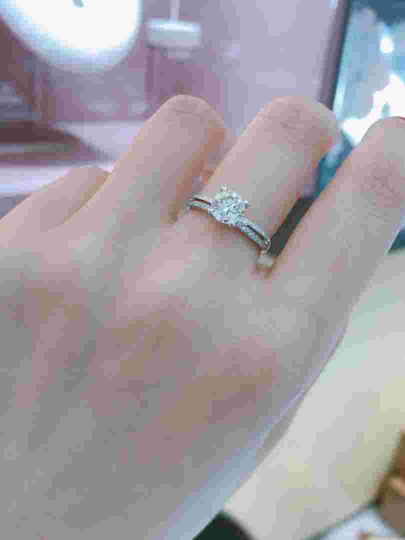 钻石一克拉,钻石一克拉多少钱2023年-第1张图片-翡翠网