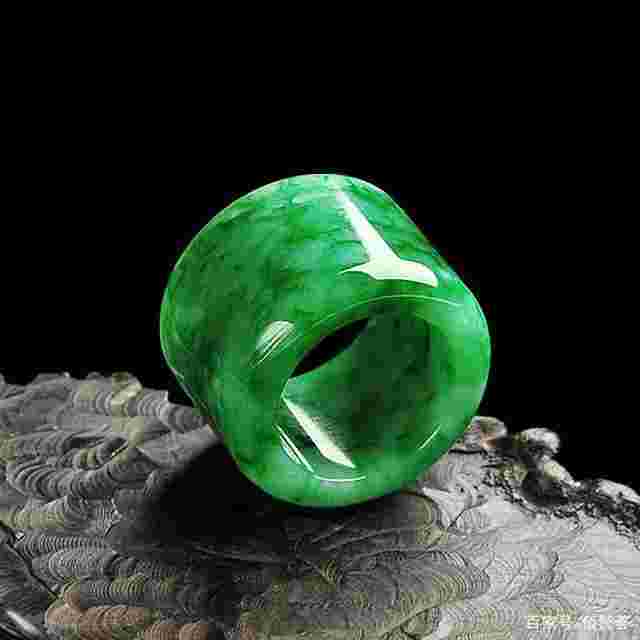 翡翠如意的冷知识这款翡翠如意多少钱?-第1张图片-翡翠网 翡翠如意的冷知识这款翡翠如意多少钱?-第1张图片-翡翠网