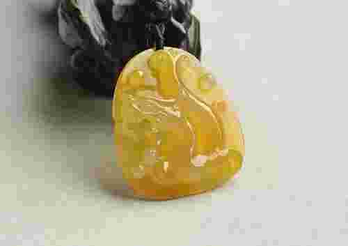 翡翠如意的冷知识这款翡翠如意多少钱?-第2张图片-翡翠网 翡翠如意的冷知识这款翡翠如意多少钱?-第2张图片-翡翠网