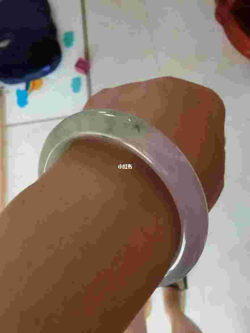 直播间的翡翠手镯性价比高吗买翡翠手镯哪个直播间靠谱-第1张图片-翡翠网 直播间的翡翠手镯性价比高吗买翡翠手镯哪个直播间靠谱-第1张图片-翡翠网