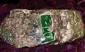 亚洲一号翡翠原石在哪里亚洲一号翡翠原石多少钱买的-第1张图片-翡翠网