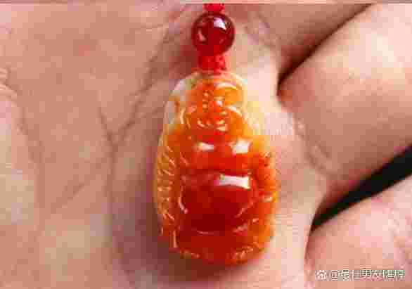 顶级红翡手镯价格与图片顶级红翡翠原石值钱吗-第2张图片-翡翠网