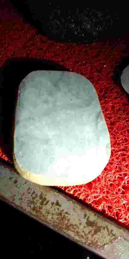 翡翠原石价格多少钱一斤呢,翡翠原石价格多少钱一斤-第1张图片-翡翠网