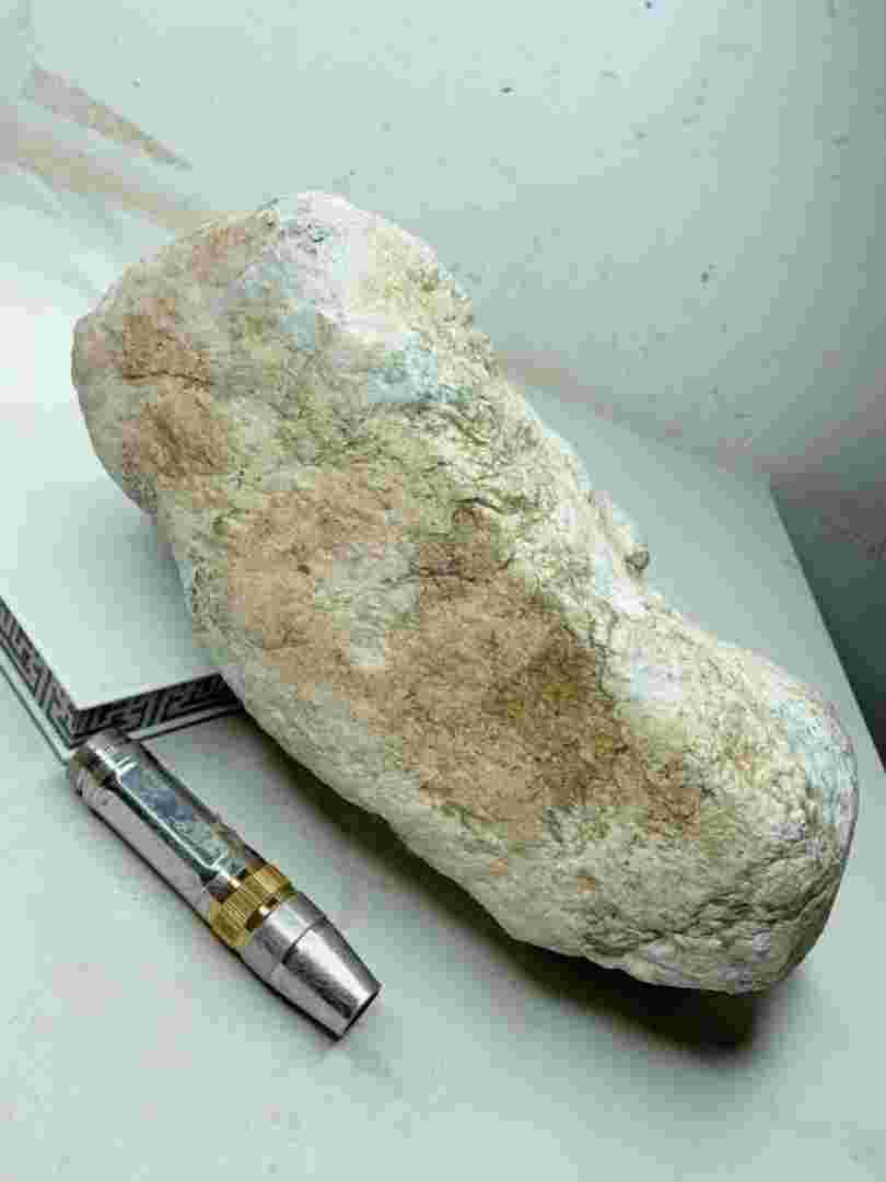 10公斤翡翠原石价格44公斤的翡翠原石拿来抵10万的债-第2张图片-翡翠网