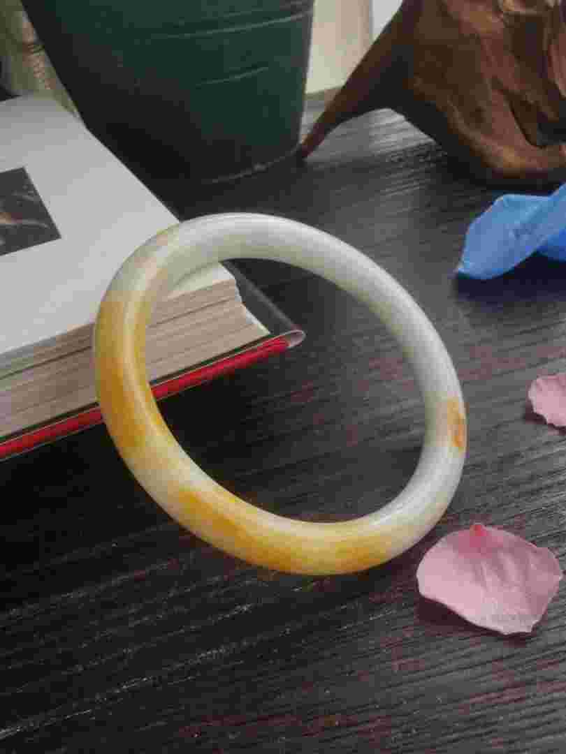 黄皮翡翠手镯图片大全大图黄皮翡翠手镯图片大全-第1张图片-翡翠网