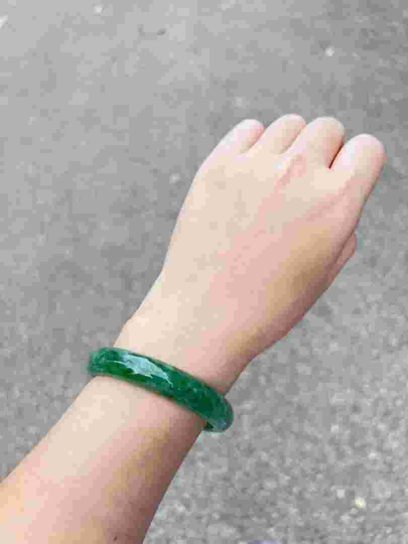 史上最全翡翠手镯知识_不看后悔!的简单介绍-第1张图片-翡翠网 史上最全翡翠手镯知识_不看后悔!的简单介绍-第1张图片-翡翠网