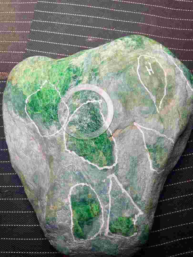 翡翠原石标价各种翡翠原石价格-第2张图片-翡翠网 翡翠原石标价各种翡翠原石价格-第2张图片-翡翠网