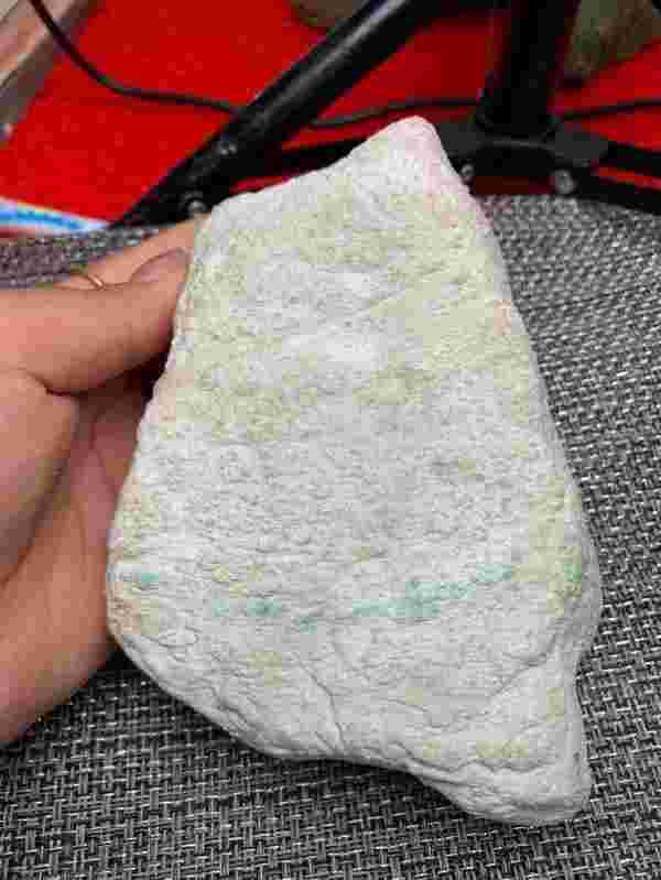 怎么判断是不是翡翠原石怎么判断是不是翡翠原石-第2张图片-翡翠网 怎么判断是不是翡翠原石怎么判断是不是翡翠原石-第2张图片-翡翠网