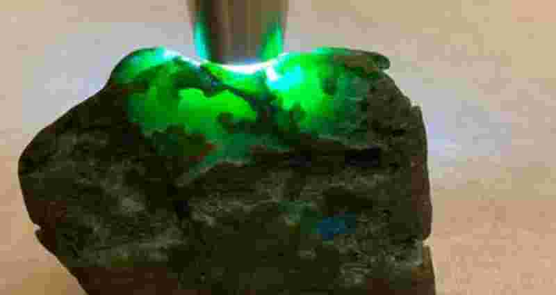 翡翠原石怎么辨别阳绿水头翡翠原石怎么辨别阳绿水头和阴绿头-第2张图片-翡翠网 翡翠原石怎么辨别阳绿水头翡翠原石怎么辨别阳绿水头和阴绿头-第2张图片-翡翠网