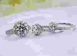 品质好的3克拉钻石多少钱国产3克拉钻石什么价-第2张图片-翡翠网 品质好的3克拉钻石多少钱国产3克拉钻石什么价-第2张图片-翡翠网