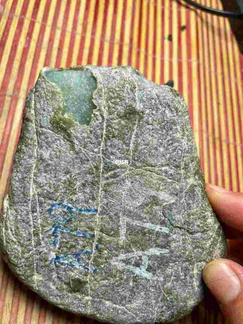 莫西沙料翡翠值得买吗?莫西沙翡翠原石值钱吗-第1张图片-翡翠网 莫西沙料翡翠值得买吗?莫西沙翡翠原石值钱吗-第1张图片-翡翠网