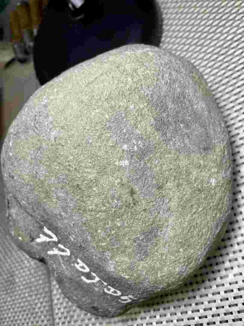 翡翠原石怎么挑,翡翠原石怎么挑选好坏-第2张图片-翡翠网 翡翠原石怎么挑,翡翠原石怎么挑选好坏-第2张图片-翡翠网