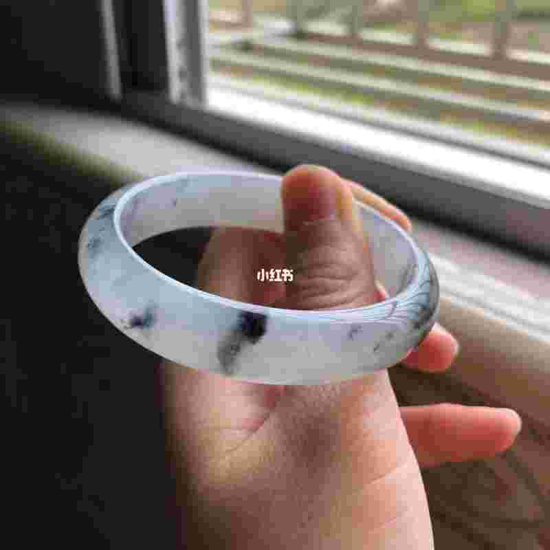 翡翠手镯里有冰渣结晶体翡翠手镯里面有很多冰是什么-第1张图片-翡翠网 翡翠手镯里有冰渣结晶体翡翠手镯里面有很多冰是什么-第1张图片-翡翠网