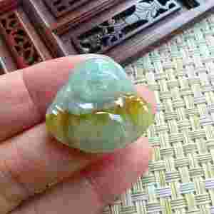 翡翠笑佛吊坠专业知识的简单介绍-第2张图片-翡翠网 翡翠笑佛吊坠专业知识的简单介绍-第2张图片-翡翠网